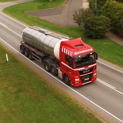 Vi kører på alle danske landevej, skal vi hjælpe dig med din næste tanktransport?