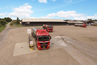 Hos S. Chr. Sørensen har vi specialiserede tankvogne til enhver type væske eller flydende materiale